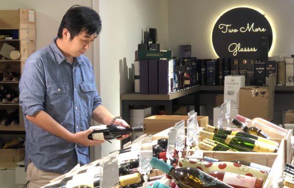 Behind the scene – Two More Glasses customer story video shooting